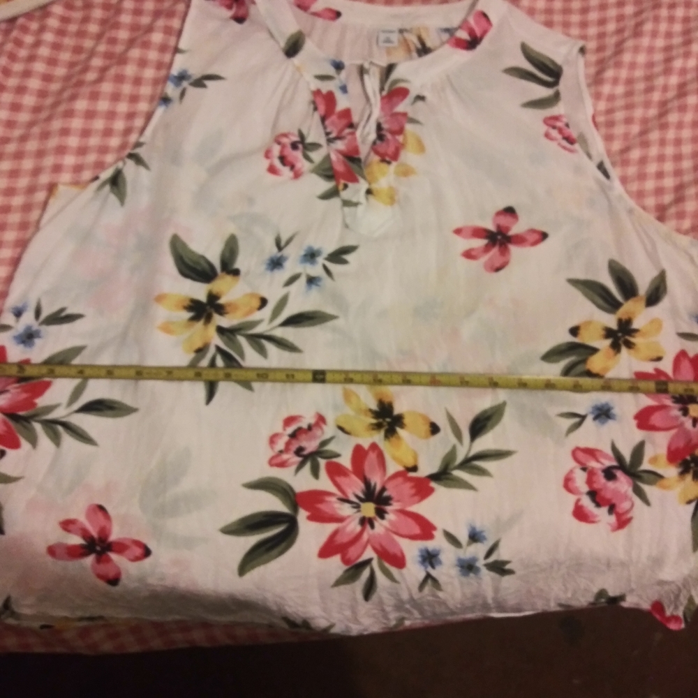 Old navy sleeveless floral blouse size 2x